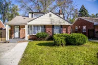 Luxe 7 bdr 4 Fullbath with Jacuzzi on West side Detroit - 2-Star