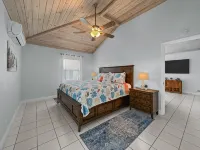 Golf Cart Included, Inagua Villa, Treasure Cay, Bahamas, 100 yards from beach - พร้อมWifi