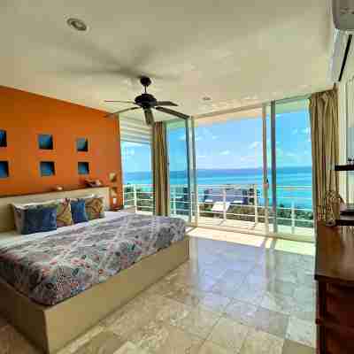 "Fall" into Paradise..Special Rates-Oceanfront-Private Pool, 4,000 sq. ft. Home Rooms