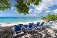 Private 7 Mile Beach Beach Club. Ocean views from Roof Terrace and Pool Pavilion - 4-Star