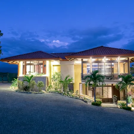 Ultra Luxury with Panoramic Views, Private Infinity pool and natures paradise