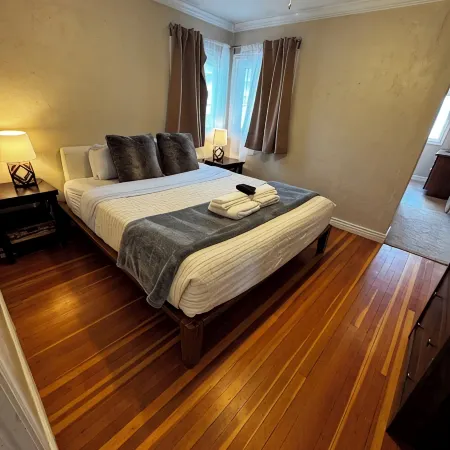 Cozy, Convenient Holladay Bungalow w/ Amenities Hoteles en Holladay