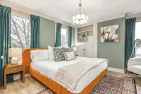 The White House on Oak - Minutes from Louisville - Boutique
