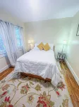 Central Location  Beach Access BBQ  Patio Cottage - 4 stjerner