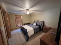 Centerport GetAway, Family size cabin. Near restaurants, golf and AU football - Chalets