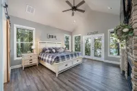 New Hot Springs Lakehouse with Double Stall Dock & Boat for Rent! - Wifi