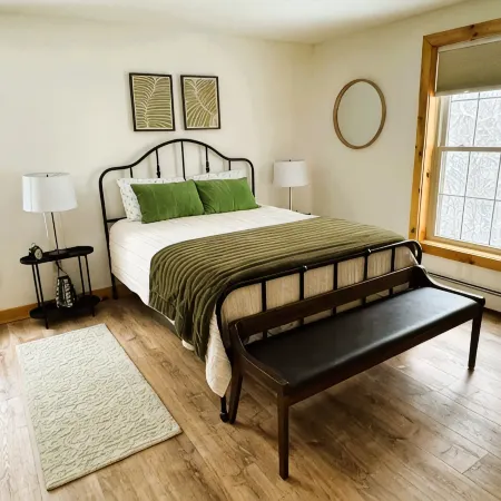 Cabin between Two Lakes -Private Beach on Moose Pond Minutes to Pleasant Mt Ski