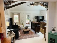 Modern Farm House Pensacola, FlCentrally located in the heart of Pensacola - Wifi