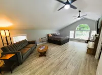 Mountain Ridge Retreat - Private & Peaceful Getaway. Family & Pet Friendly - Homestays