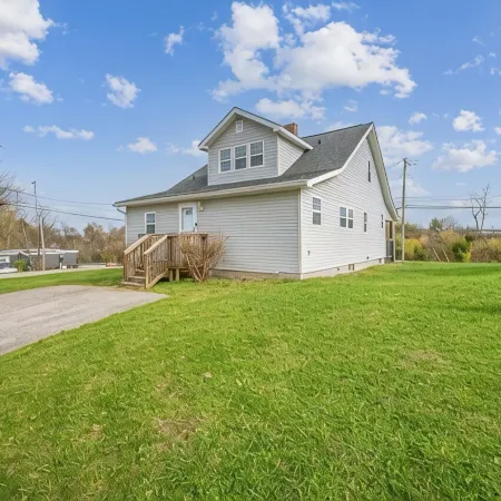 5 Bed Home with Game Room, Theater Room, Fire Pit, Only 3 Mins from the Ark!