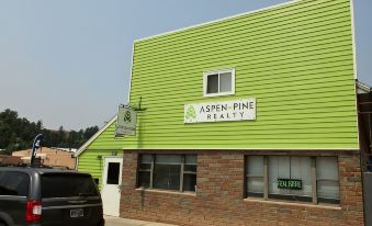 The Loft at Aspen Pine with Wi-Fi, AC in wonderful Hot Springs