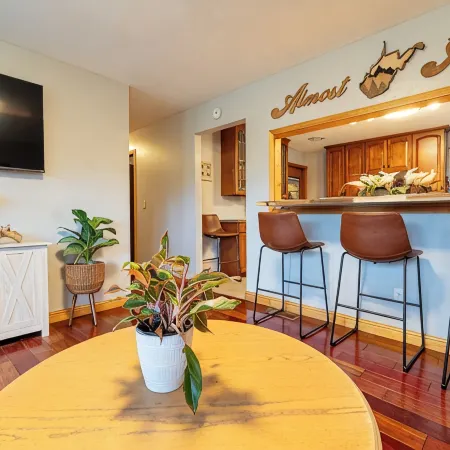 3br Cottage in Lansing bordering the New River Gorge National Park and Preserve