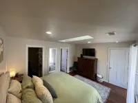Spruce Cottage Bright 3 Bedroom 2 Bath near Henderson Center. Master suite. - 4-Star