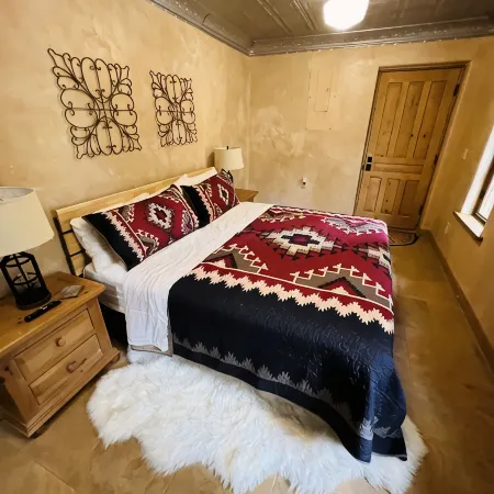 Elegant Chalet in Taos Canyon