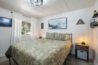 The Den- Forest Cabin Retreat - Hytter