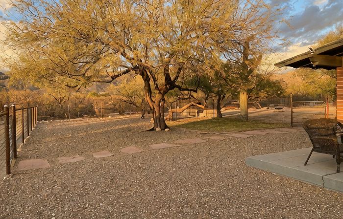 Quiet 3 acre Ranch Home with incredible mountain views!!