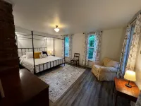 Charming renovated historical farmhouse in the heart of wine country! - Wi-Fi