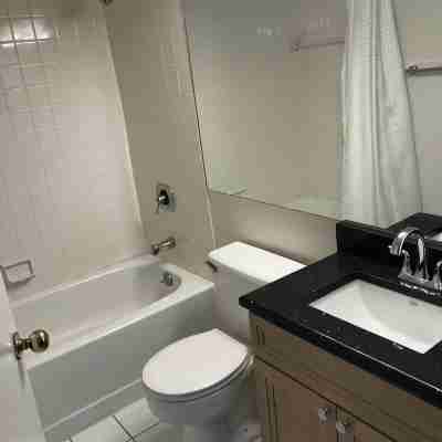 Montauk Manor -1 BR 925 sq. ft. loft in resort overlooking Block Island Sound Rooms