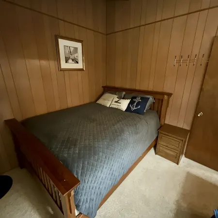 Cozy Cabin on Lake Sutherland with hot tub, huge dock and kayaks!