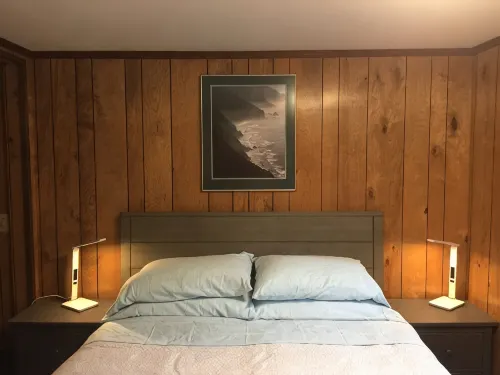 Beach house with views of Puget Sound, ferry, North Cascades, Mt Baker, Rainier. - 2 stjerner