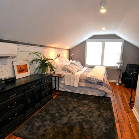 Cozy farmhouse! Pool table, fire pit, minutes to Lake James, downtown Marion! 맥도웰 카운티 호텔
