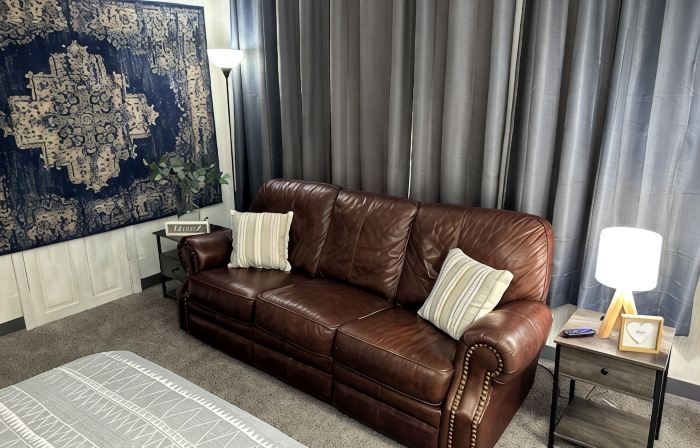 2 Br Large & Cozy Apartment, Front Door & Parking Both under Drive-Thru Carport