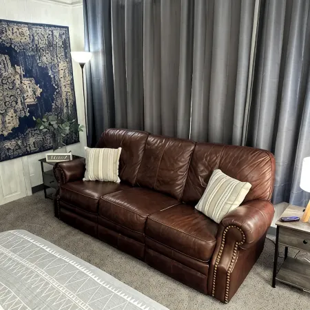 2 Br Large & Cozy Apartment, Front Door & Parking Both under Drive-Thru Carport