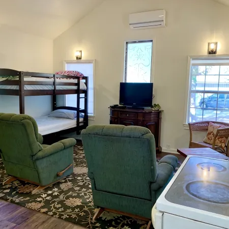 Adorable Guest Cabin In The Woods