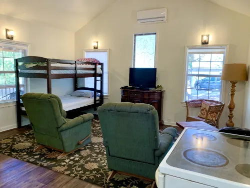 Adorable Guest Cabin In The Woods - Chalets
