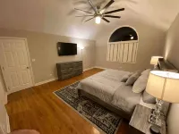 Modern, Spacious, & Convenient 4 BR/3.5 BA Home minutes from golf & shopping -  Privatzimmer