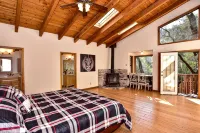 Lrg Wine Country Estate on creek w Pool/Spa sleeps 8 - Villas