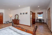 New 7500 sf, 5Br/7BA/Basement Within Walking Distance to the Clark Fork River. - Homestays