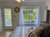 Relaxing Roost—lakefront condo located just steps away from the water’s edge! - balneario