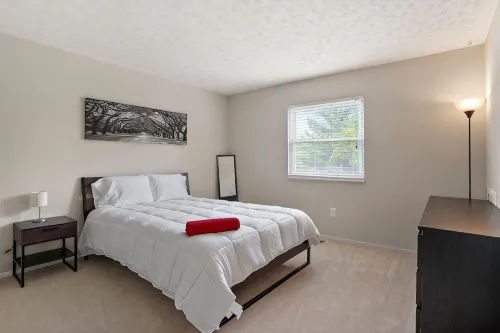 EASTON TOWNE CENTER 4 bed, 2 full bath home w/  big yard - Wifi