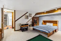 The Redwood Retreat- 5Bed/4Ba with a Rooftop Deck in the Heart of Ohio City - balcony
