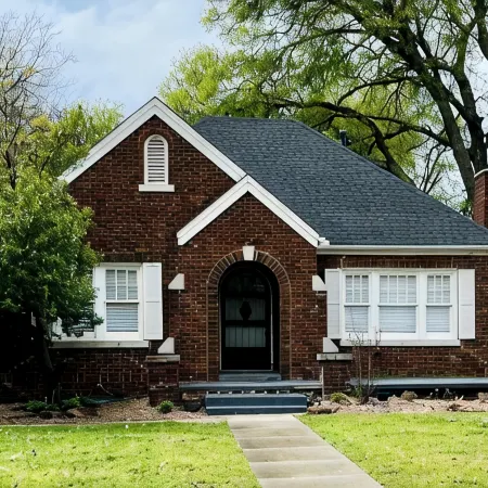 Best Location, comfy bungalow just a10 min.walk to OU Stadium or Campus Corner