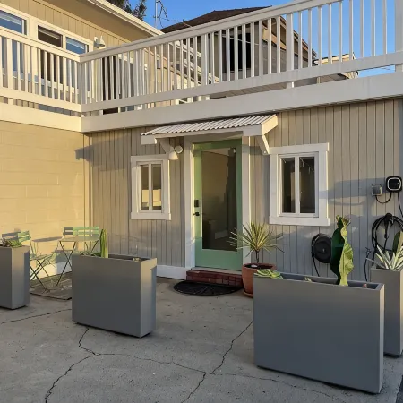 Cayucos Cottage Studio ll Modern Peak-A-Boo Ocean Views