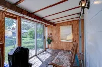 Great neighborhood!  3 bed 2 full bath close to shopping, restaurants, U of I - Bintang 3