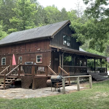 Rustic cabin just outside of Madison!