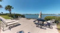 Beautifully Updated 2 Bed / 1 Bath on Intercoastal - Gym