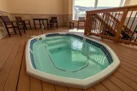 LUXURY STUDIO+BUNK ROOM, VIEWS, MINS TO LIFTS /SHOPS, ONSITE HOT TUB, GARAGE - 2성급