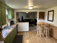 Great area for hunting and fishing, dog kennel on property - Wifi