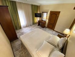 Karvon-Saroy Hotel