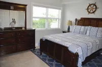 Dog-Friendly Waterfront House with 37ft Dock and Cabana Beach Club & Pool - Wifi