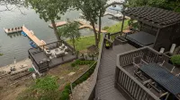 Waterfront Adventure & Relaxation: Kayaks, Sup, and Hot Tub on Site - 4-Star