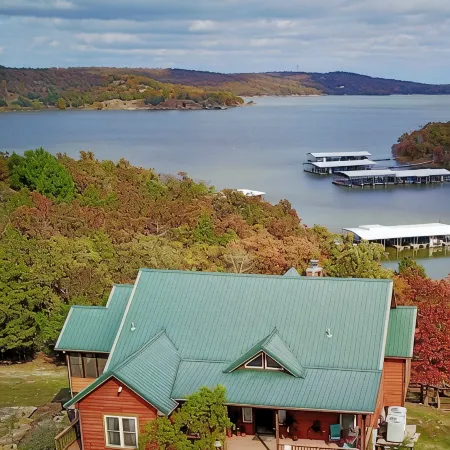 Lakeside Luxury, Gated, Firepit, Dock, Kayaks & Paddleboards