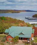 Lakeside Luxury, Gated, Firepit, Dock, Kayaks & Paddleboards - Wifi