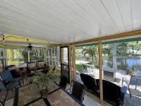 A Little Slice of Key West on Lake Tarpon - Kayak and fish from the back yard - WiFi