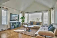 Dynamite 2-Bedroom House, Garage, Sleeps 6 - 3-Star