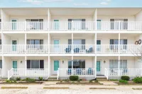 Ocean Block - 1st Floor Condo - Walk to the Beach - 4성급